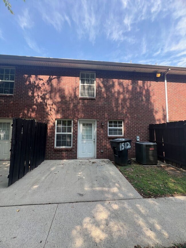 Building Photo - 1516 Center Pointe Dr