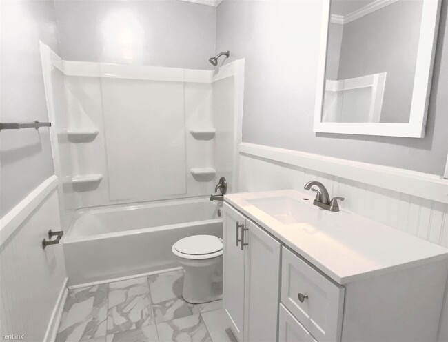 Building Photo - 2 br, 1 bath Duplex - 520 East Anderson St...