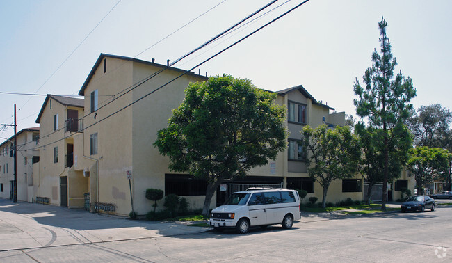 Building Photo - 301 S Birch St