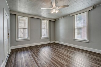Building Photo - 1811 N Warren Ave