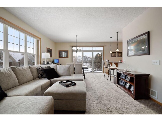 Building Photo - 11767 Emery Village Dr N