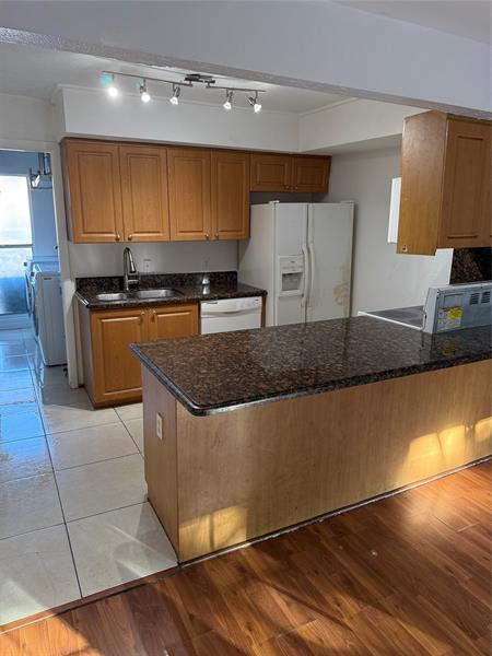 Building Photo - 264 Sunshine Dr