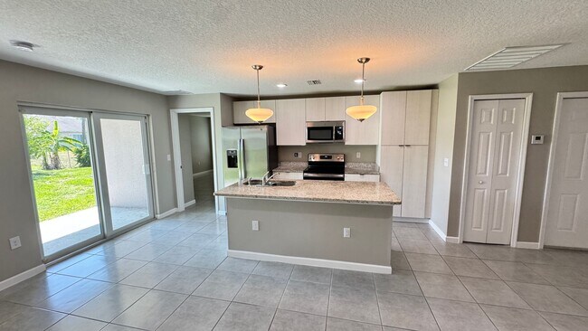 Building Photo - 851 San Filippo Dr SE