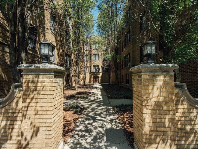Foto del edificio - 2332 W Addison St