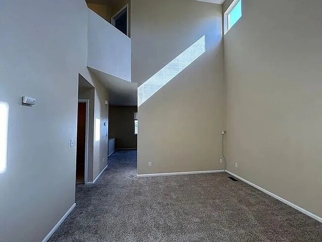 Foto del edificio - 6135 Holster Ct