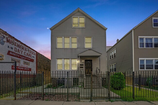Building Photo - 2503 W 71st St