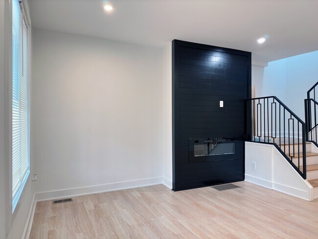 Building Photo - 2226 S 69th St