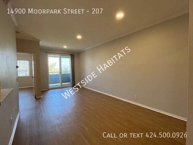 Foto del edificio - 14900 Moorpark St