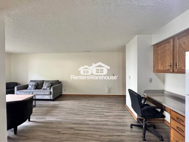 Building Photo - 1115 W 1st St