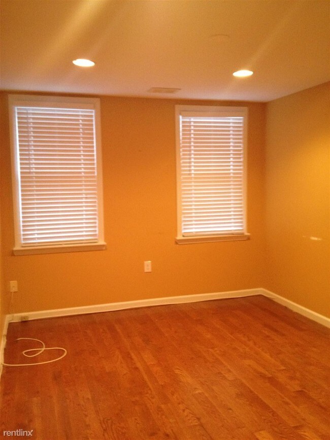 Building Photo - 11 44th St