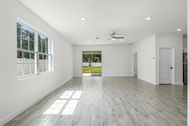 Foto del edificio - 2211 Simmons Ave