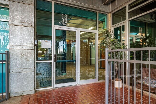 Building Photo - 1339 S Flores St