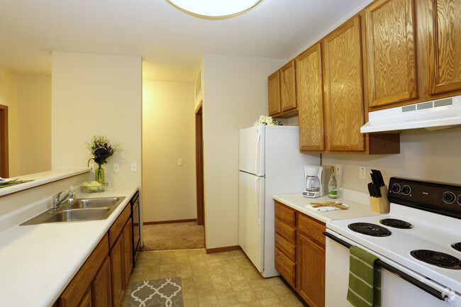 2HAB, 1BA - Lower Level - Cocina - The Willows