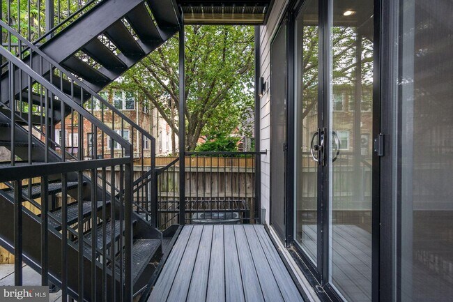 Foto del edificio - 410 K St NE