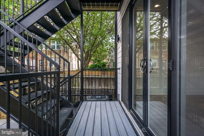 Building Photo - 410 K St NE