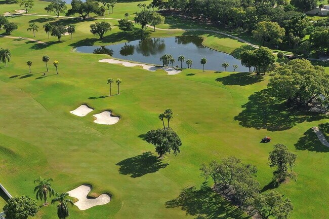 Foto del edificio - "Charming 2-Bed, 2-Bath Condo Oasis in Bradenton's Heart!"