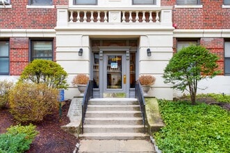 Building Photo - 137 Englewood Ave