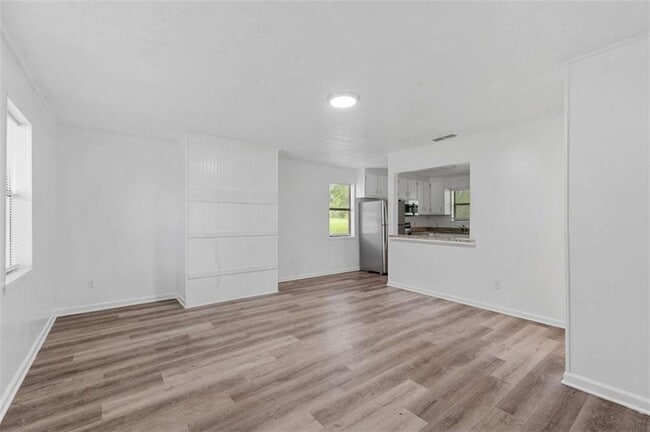 Building Photo - 117 Tanglewood Dr