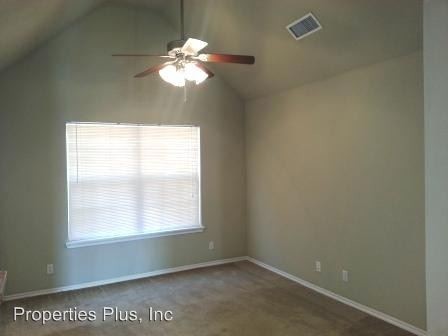 Building Photo - 918-918 Pebble Brook