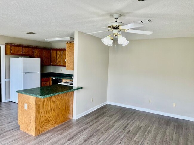 Foto del edificio - Rockcreek Dr #26 &amp; 28
