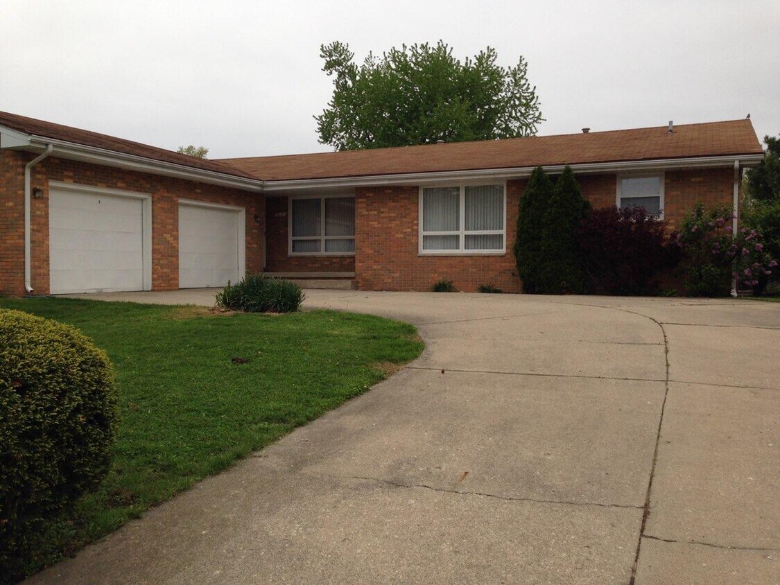 Primary Photo - 3111 Elmhurst Dr