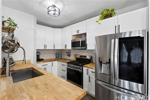 Building Photo - 91-490-490 Puamaeole St