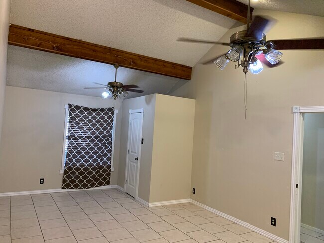 Building Photo - 405 Venado Ct