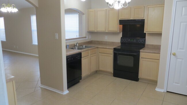 Building Photo - 6611 Clovis Ct