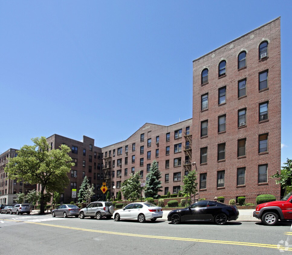 Foto del edificio - 8612 Ridge Blvd