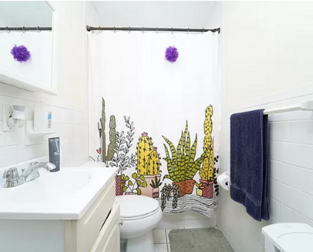 Primary Photo - Incredible 4 bed 2 bath in Packard's Corne...