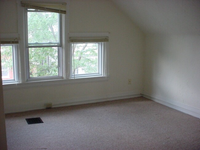 Building Photo - 217 Bosley St