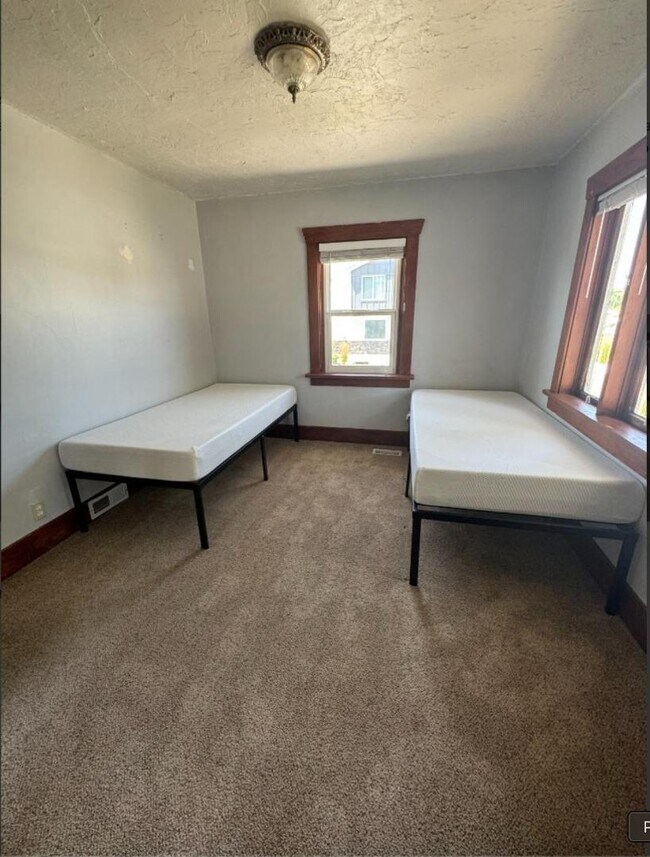 Building Photo - 544 W 200 S