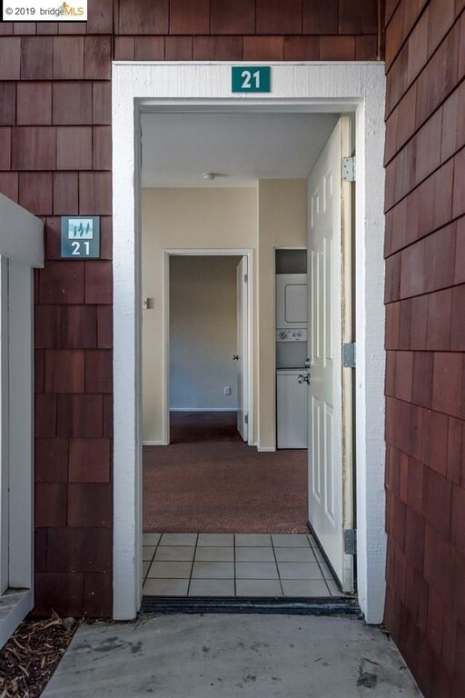 Building Photo - 21 Bayside Ct