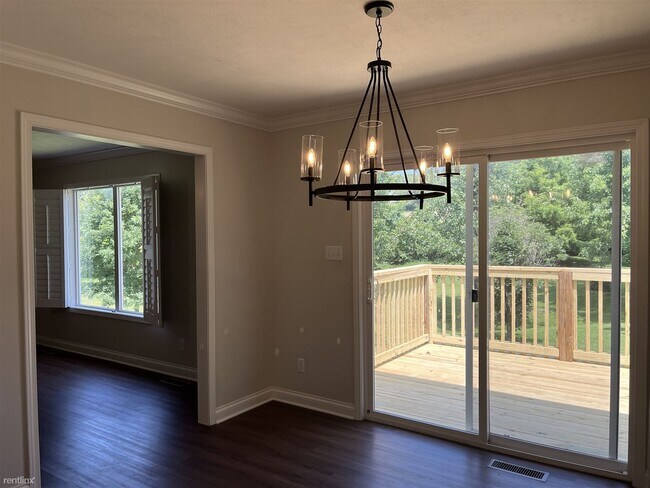 Foto del edificio - 3 br, 2 bath House - 2550 Louisville Boatd...