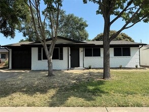 Building Photo - 4705 Windsor Dr Building Photo - 4705 Windsor Dr