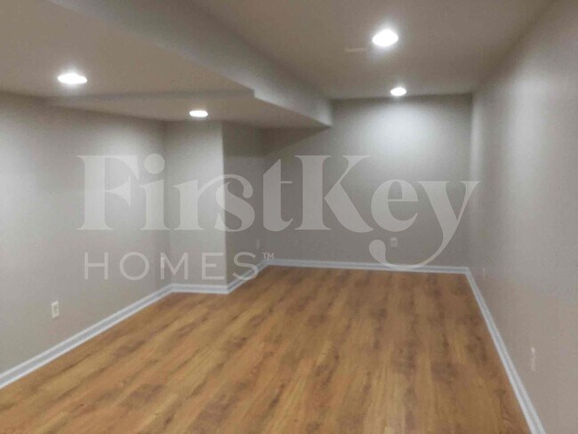 Building Photo - 4816 Clove Dr SW