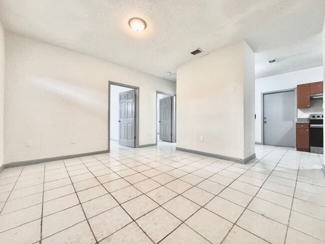 Building Photo - Three Bedroom Single Family Home with Priv...