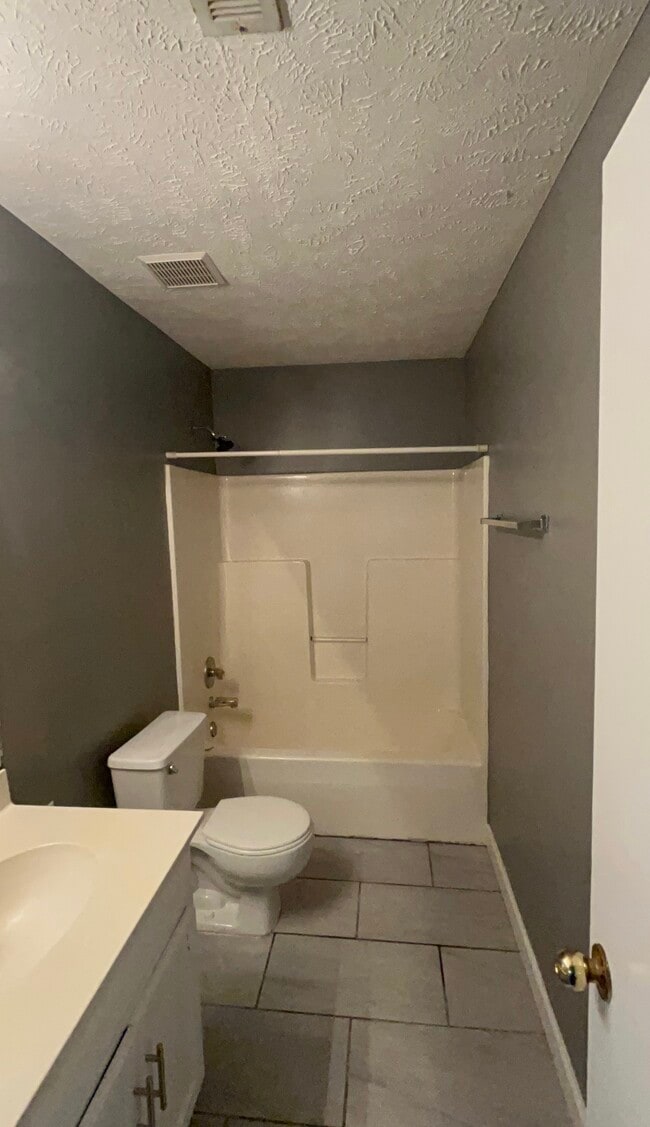 Foto del edificio - 6927 Bluegrass Stakes