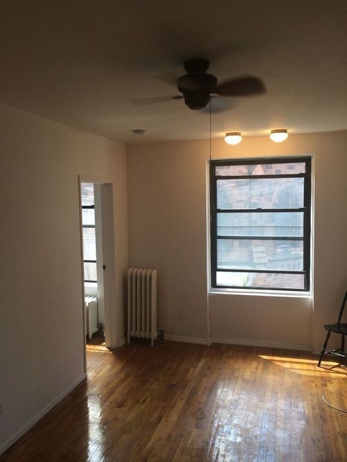 Primary Photo - 216 E 17th St