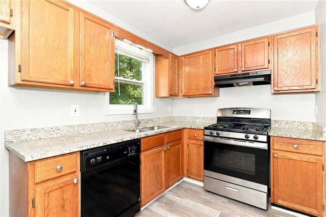 Building Photo - 229 Hampton Dr