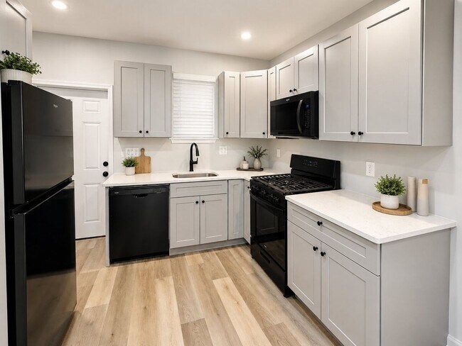 Foto del edificio - Spacious 3BR Rental with Central Air & Private Yard