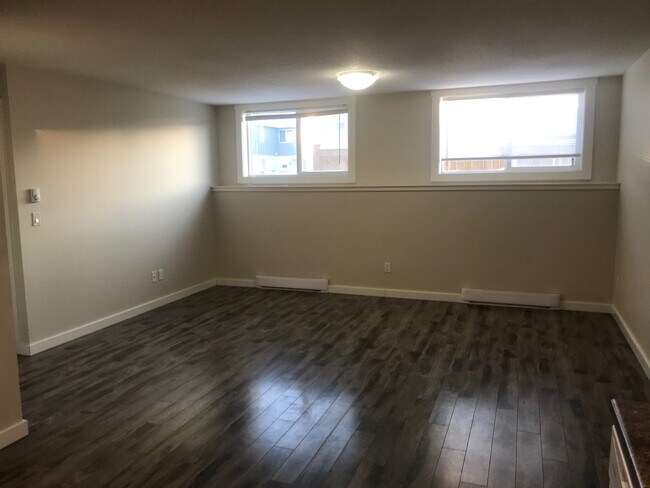 Building Photo - 1640 A-16487 87 Ave
