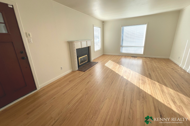 Foto del edificio - Two Bedroom in Daly City with Bonus Room, ...