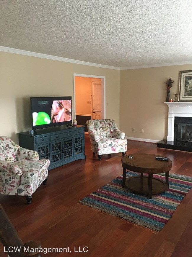 Building Photo - 3 br, 2.5 bath House - 2885 Beckwood Drive