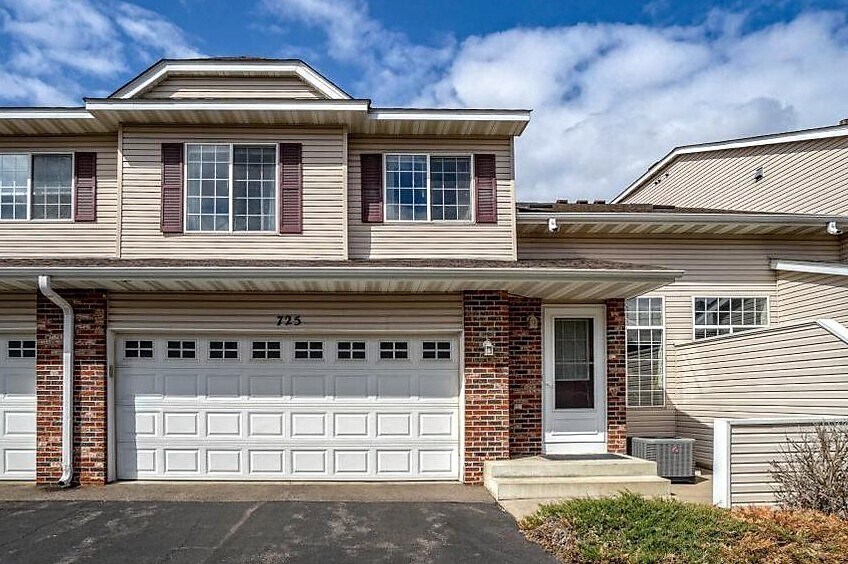 Foto principal - 725 Evergreen Cir