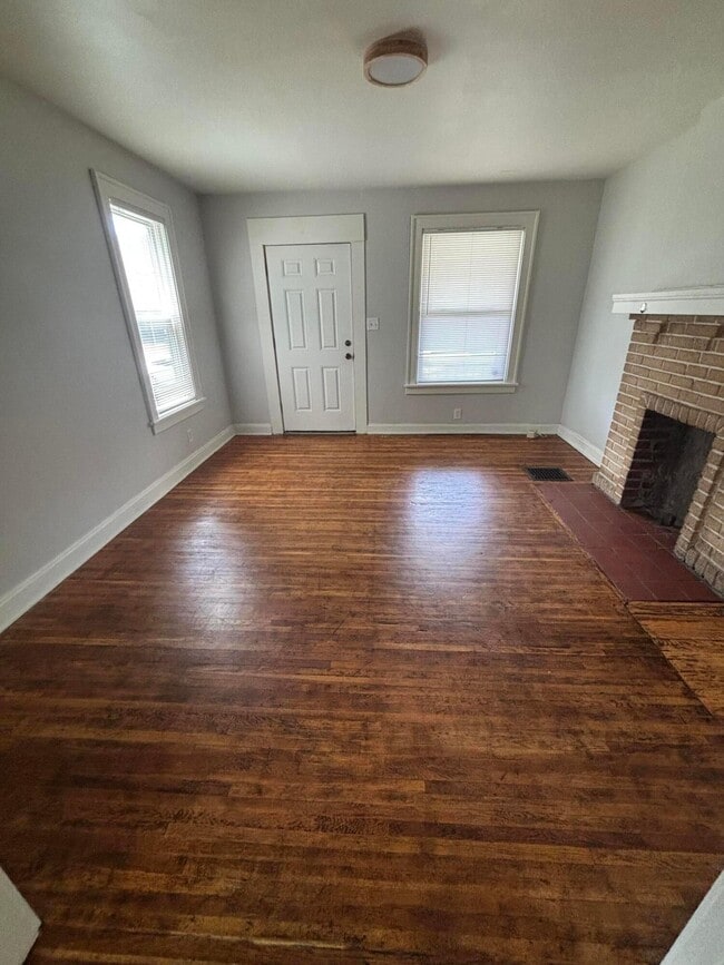 Building Photo - 2568 Indianola Ave