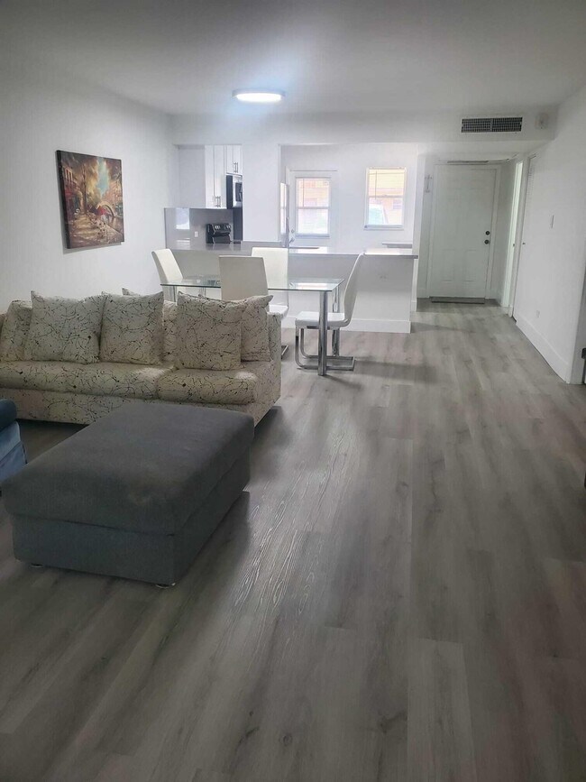 Foto del edificio - 445 NE 195th St