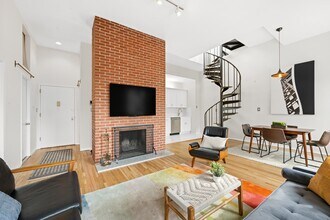Building Photo - 222 Grand St