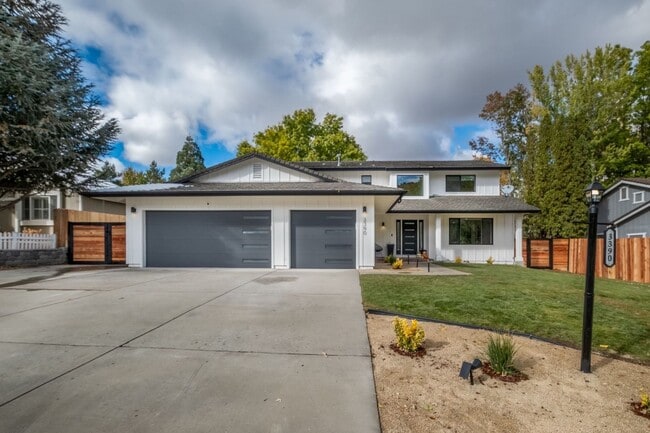 Building Photo - 3390 Thornhill Dr