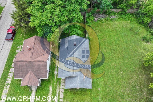 Foto del edificio - 1205 Pinehurst Ave